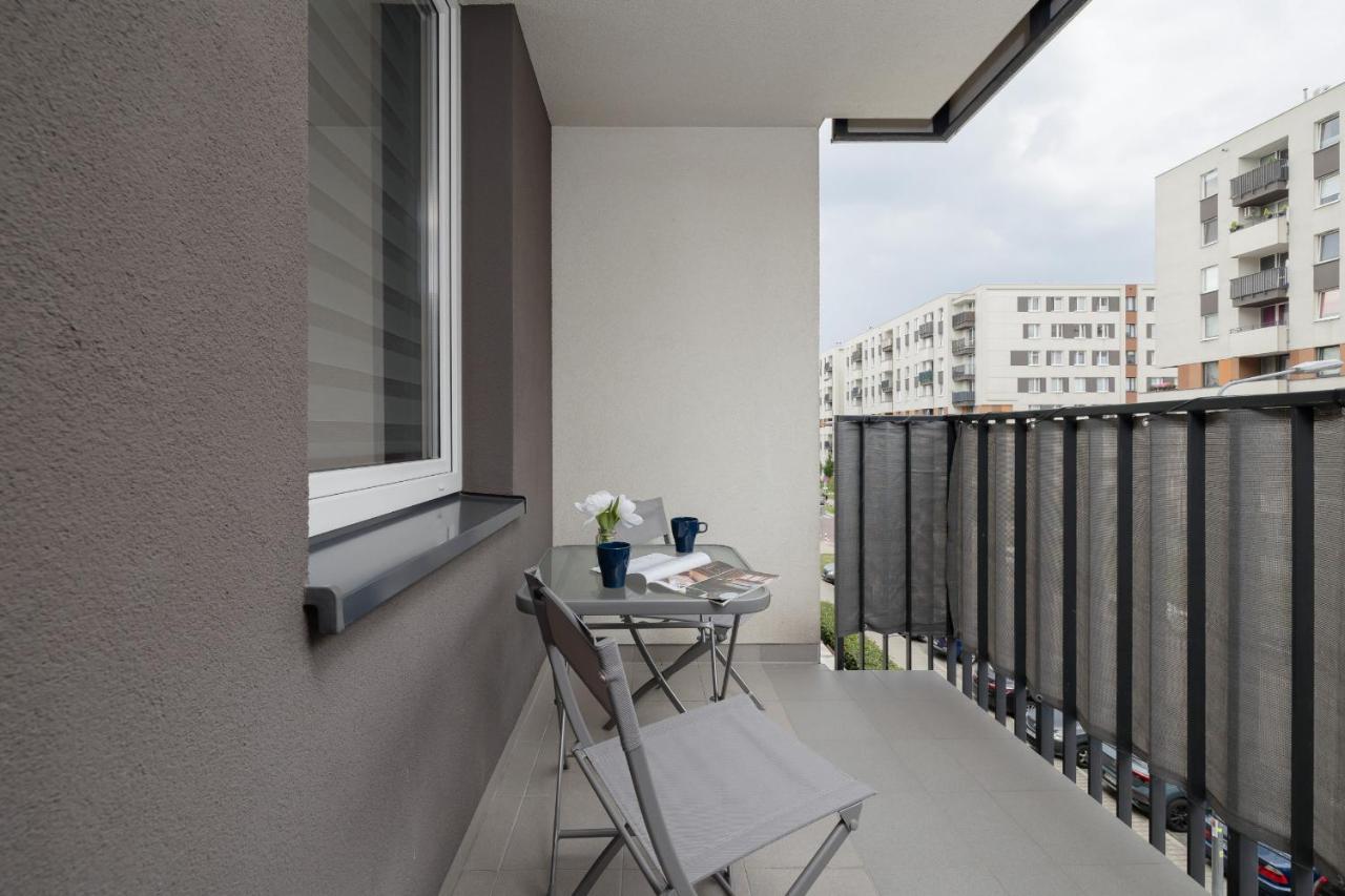 Osiedle Avia Family Apartment In Krakow With Balcony By Noclegi Renters Экстерьер фото