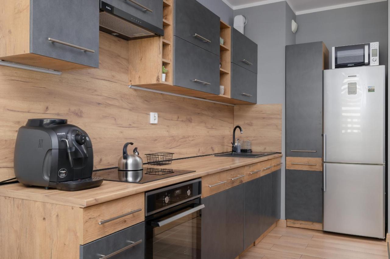 Osiedle Avia Family Apartment In Krakow With Balcony By Noclegi Renters Экстерьер фото