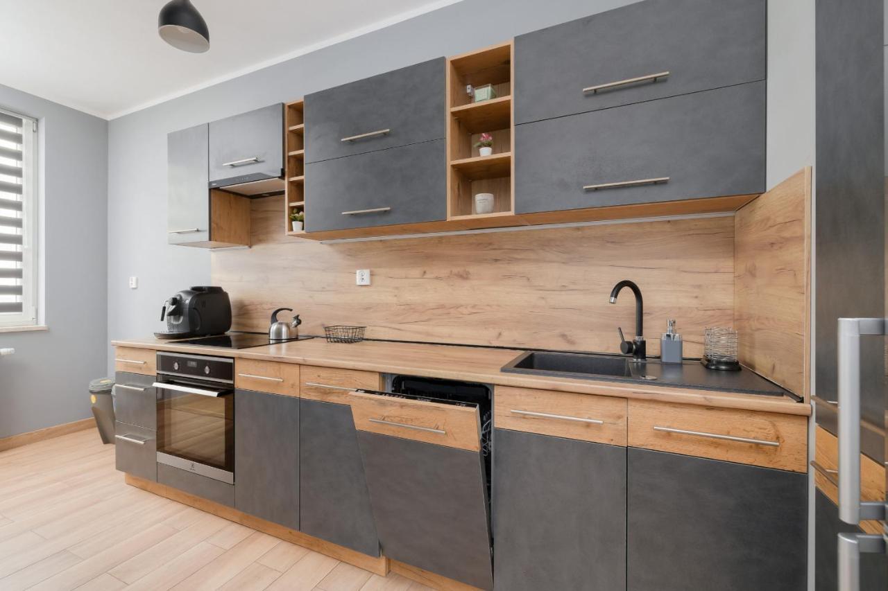 Osiedle Avia Family Apartment In Krakow With Balcony By Noclegi Renters Экстерьер фото