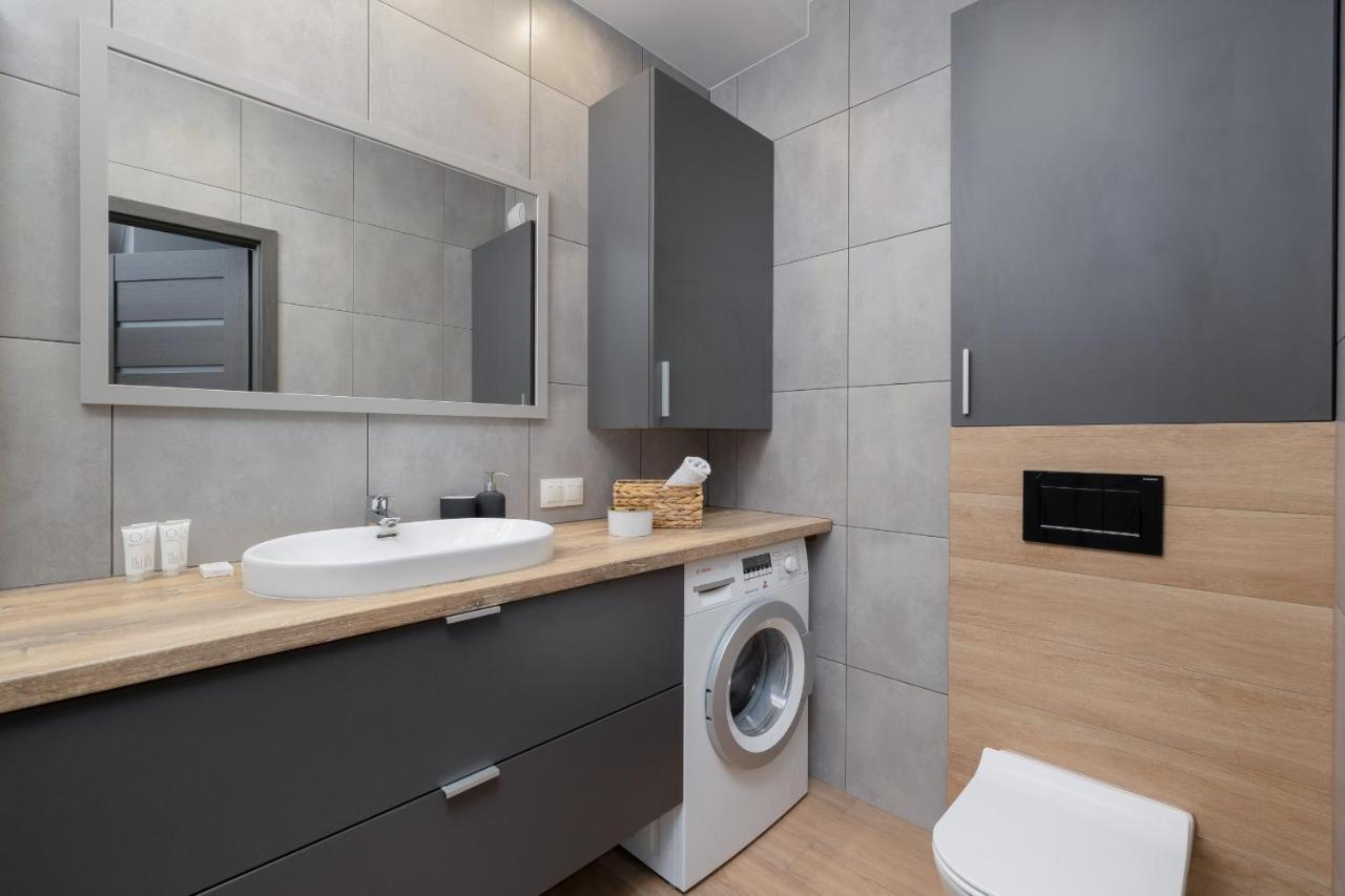 Osiedle Avia Family Apartment In Krakow With Balcony By Noclegi Renters Экстерьер фото